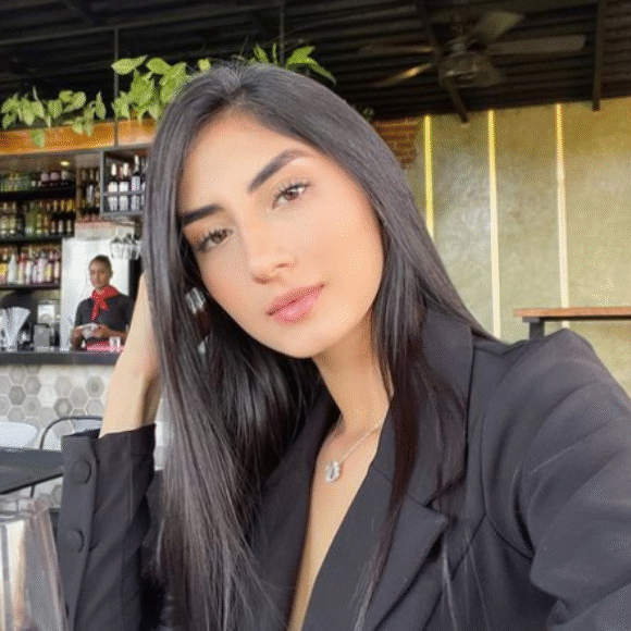 Profile picture of laura